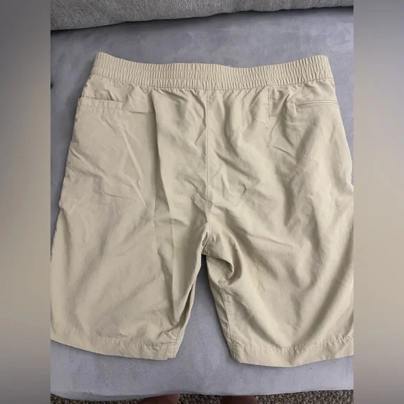 The North Face Men's Tan Shorts L/G - Picture 2 of 5
